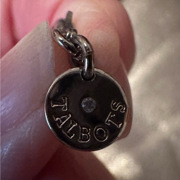 A sparkling 2 tier, silver tone Talbots necklace - Picture 3 of 7